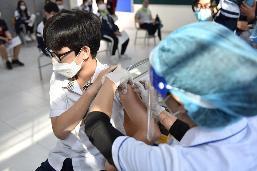 Hóng chuyện tiêm vaccine phòng Covid-19 cho trẻ